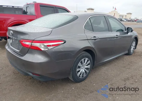 2018 Toyota Camry L из США, поврежденный, VIN 4T1B11HK3JU541129